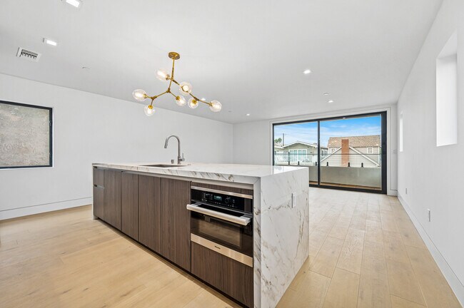 Building Photo - 121-121 139 39th St