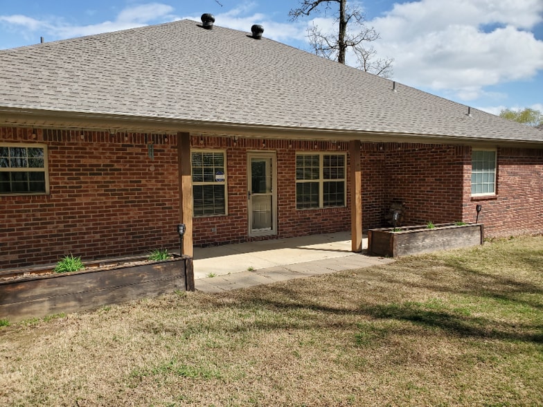 Building Photo - 531 Timber Ridge St