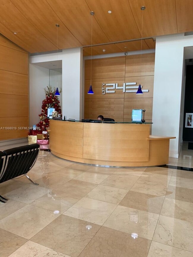 Building Photo - 350 NE 24th St