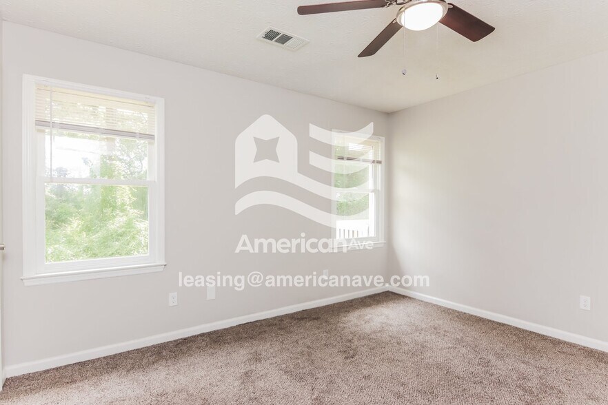 Building Photo - 713 9th Ave S