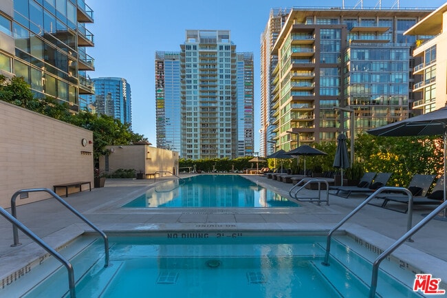 Building Photo - 1155 S Grand Ave