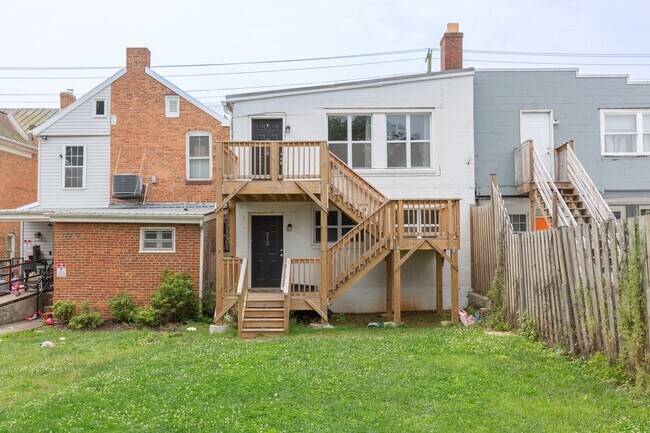 Primary Photo - 212 W Burke St