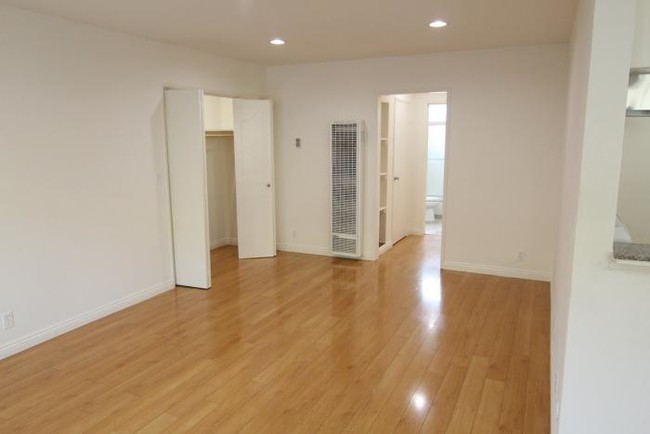 Building Photo - 1 bedroom in Los Angeles CA 90027