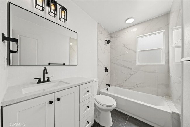 Building Photo - 961 W 21st St