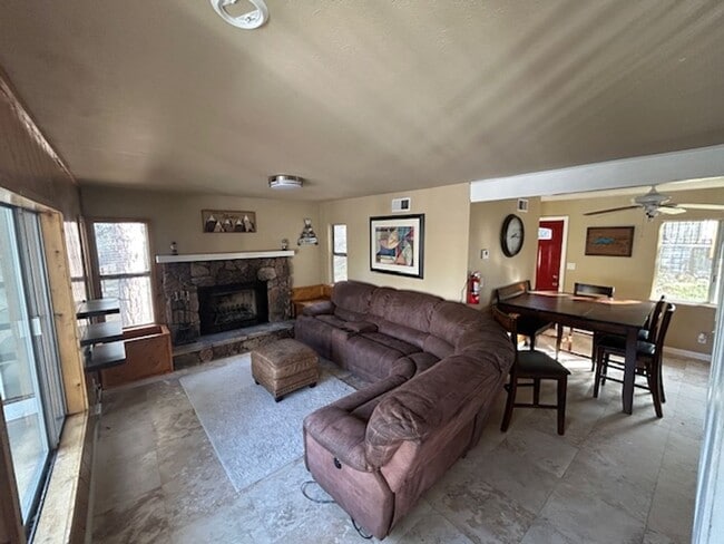 Building Photo - 716 BArrett Way