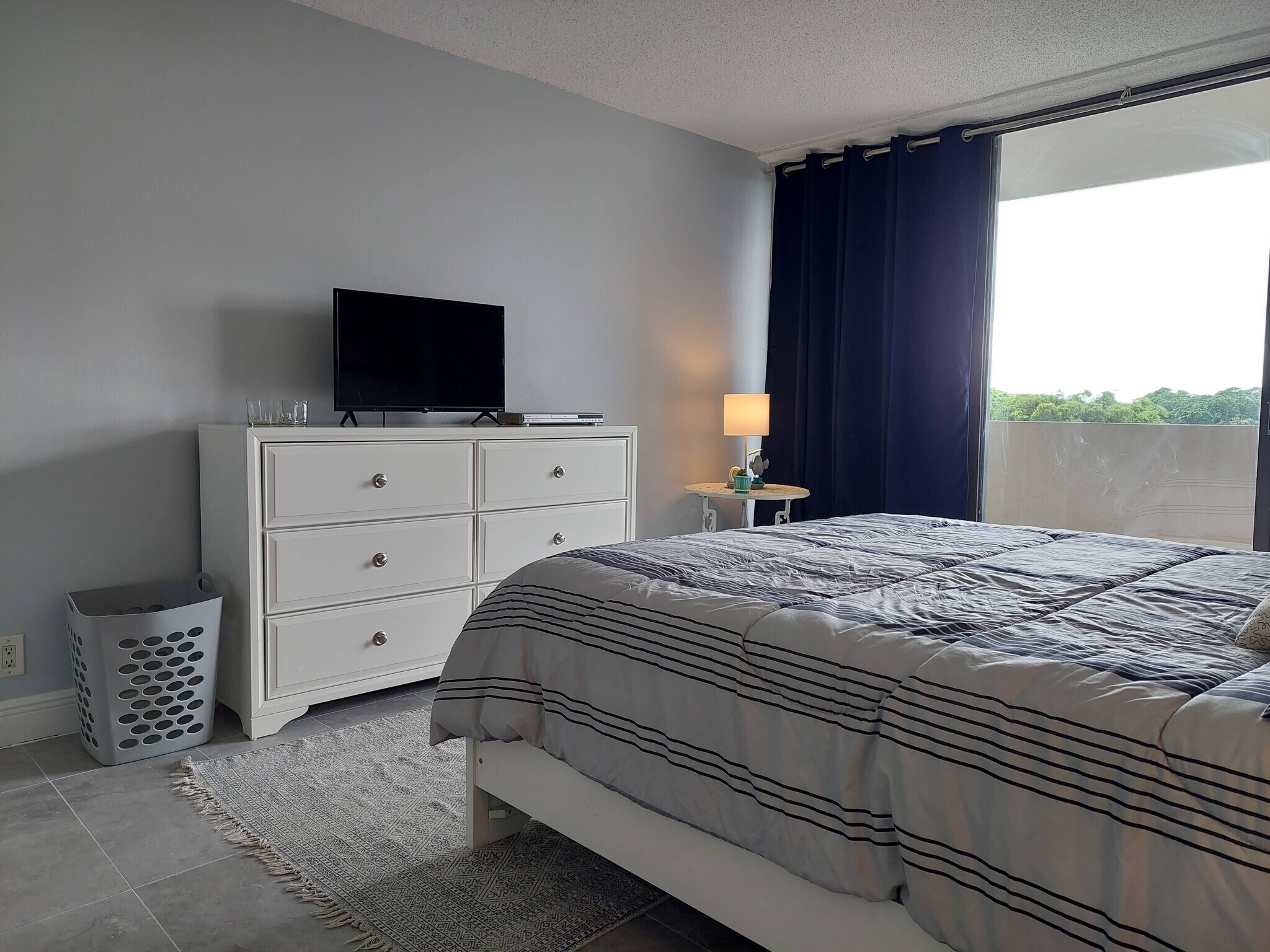 Building Photo - 1830 Embassy Dr