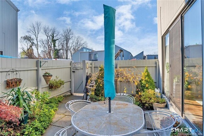 Building Photo - 3 Sandlewood Ln