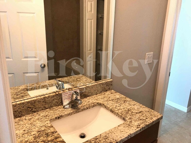 Building Photo - 2512 NW 24th Terrace