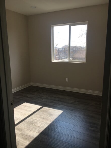 BE 3DROOM - 523 N Benton Way