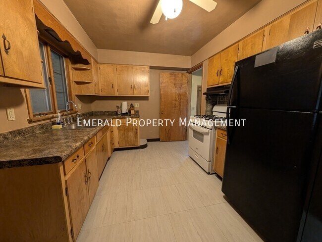 Building Photo - 127 Hilton Ave