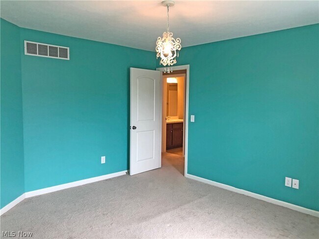 Building Photo - 3696 Kenway Blvd