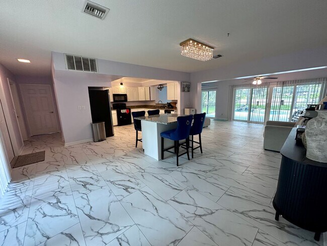 Building Photo - 5400 Lake Jessamine Dr