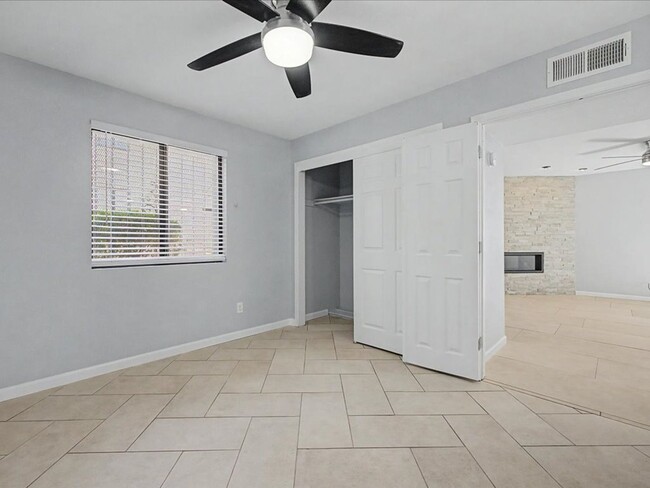 Building Photo - 8271 N Oracle Rd