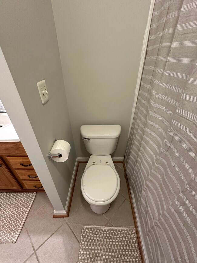 Building Photo - 37 S Ellwood Ave