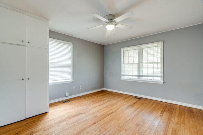 Building Photo - 5228 N Hudson Ave