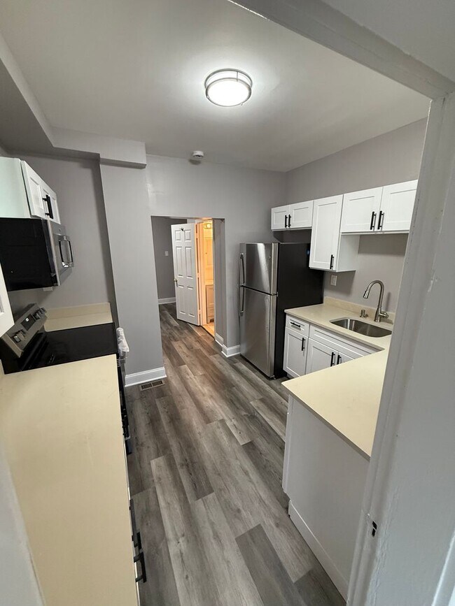 Building Photo - Beautiful three bedroom townhome available in Somerdale