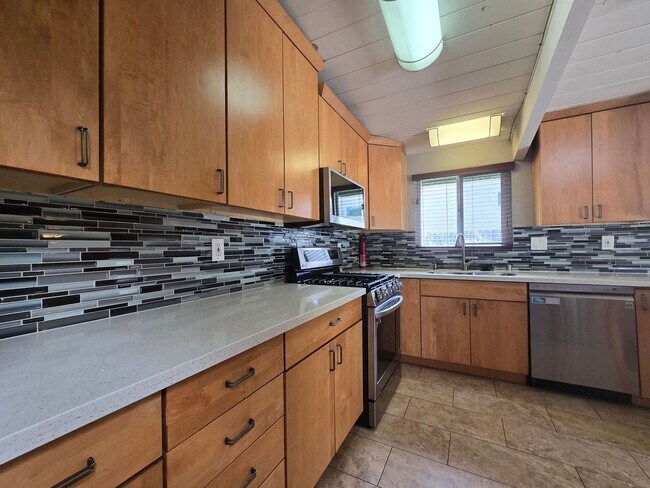 Building Photo - 5539 Baja Dr