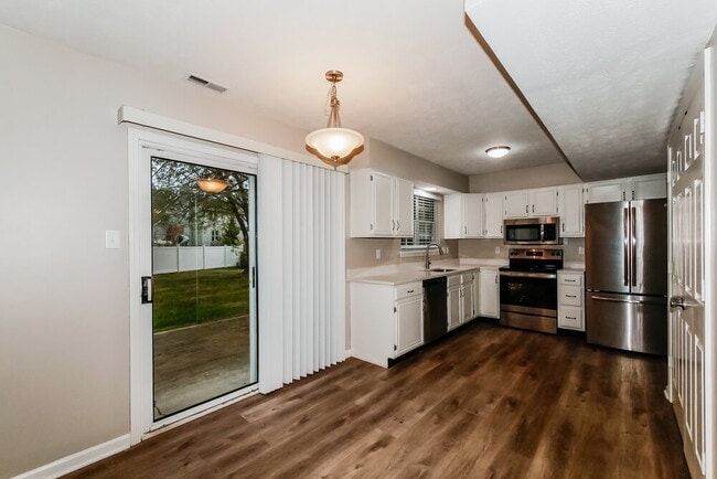 Building Photo - 7735 Bayridge Dr