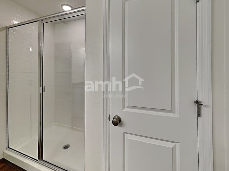 Building Photo - 305 Sharpe Ct