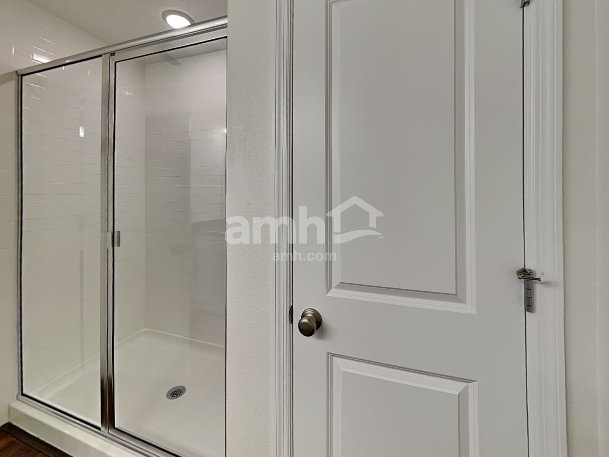 Building Photo - 9106 Henley Ave