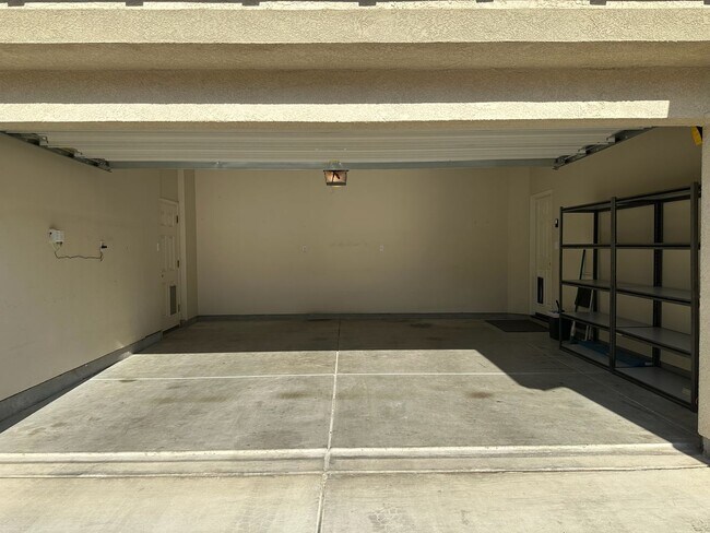 Building Photo - 1426 N Siena St