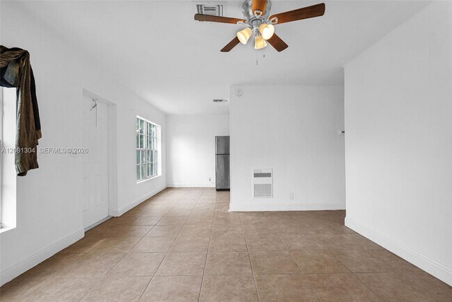 Building Photo - 3541 NW 7th Pl