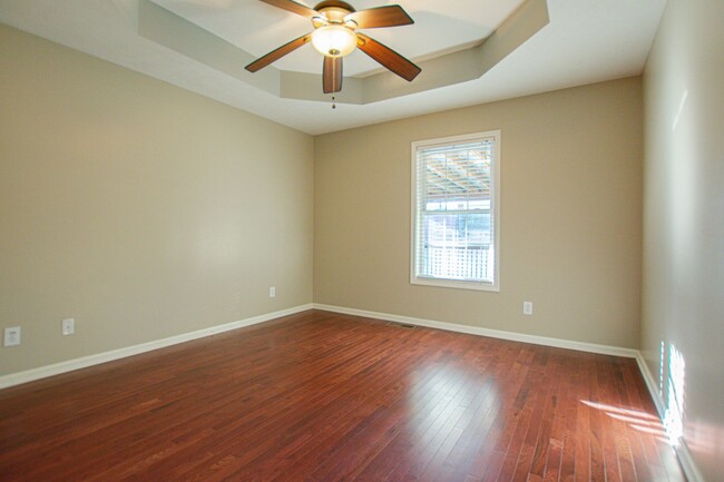 Building Photo - Pet Friendly Three Bedroom with Bonus in S...