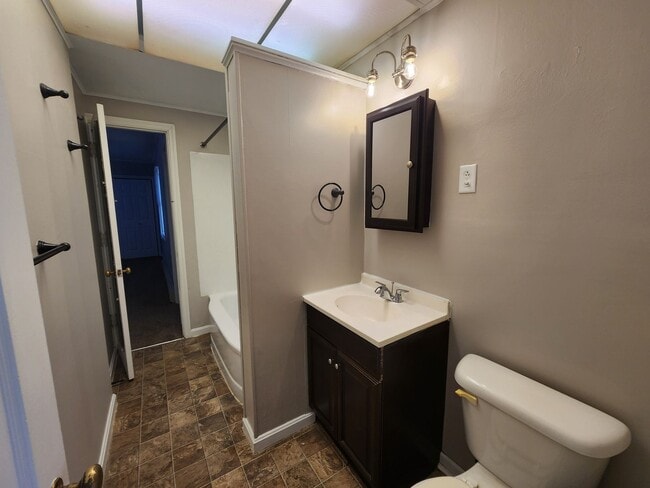 Building Photo - Charming Large 3 Bedroom Home in a Great N...