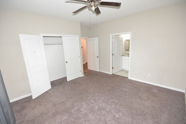 Building Photo - Spacious Single Family w/ Two Master Suites