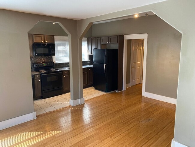 Building Photo - 522-524 W Culver ST