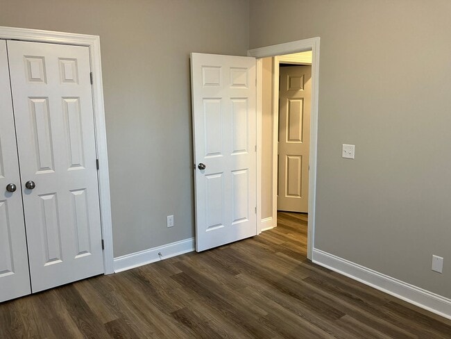 Building Photo - 3 Bedroom 2 Bathroom house located in Mill Creek Cove