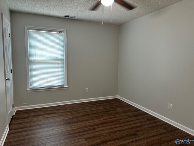 Building Photo - 101 Springfield Ln