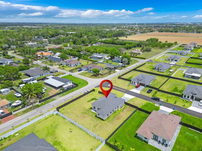 Building Photo - Southwest 196th Avenue, Homestead, FL 33030 - 1 BR 1 BA single-family home