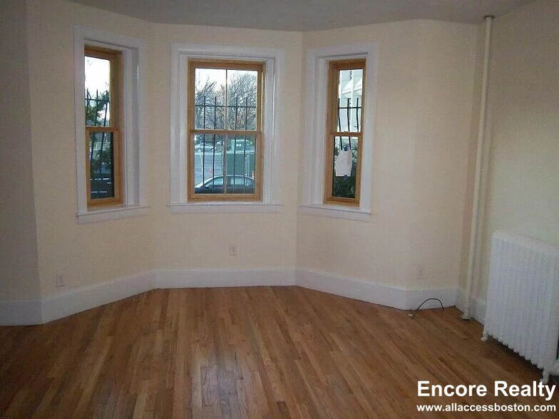 Building Photo - 212 Hemenway St