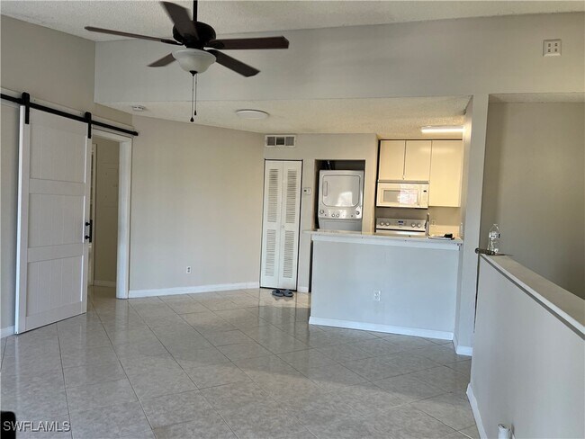 Building Photo - 153 Santa Clara Dr