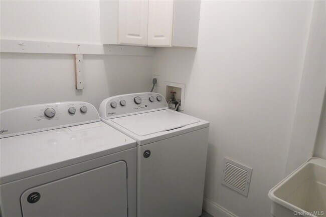 Building Photo - 2430 NY-32