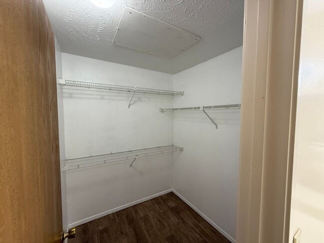 Building Photo - 2 Bedroom, 2 Bath Broadview Heights