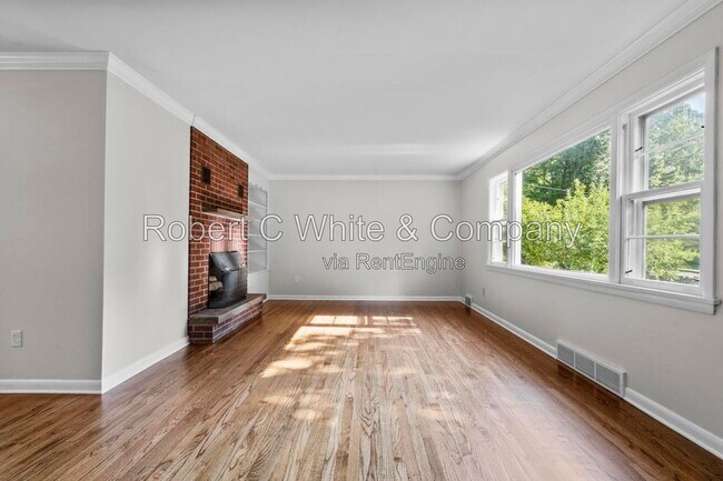 Building Photo - 851 Ward Ln