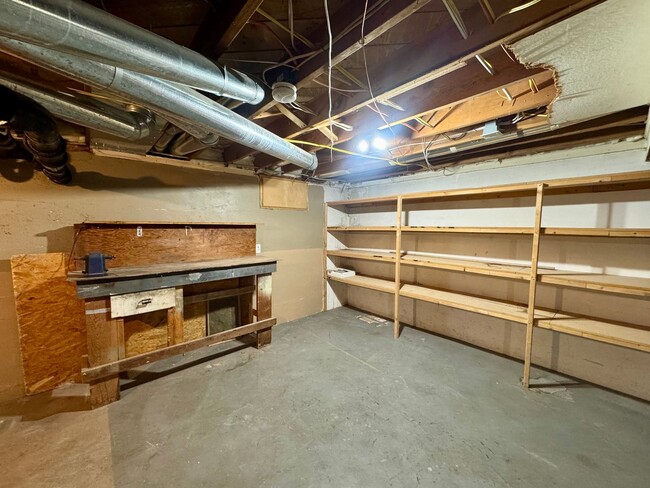 Building Photo - Charming 3 bedroom/2 bath close to UCCS