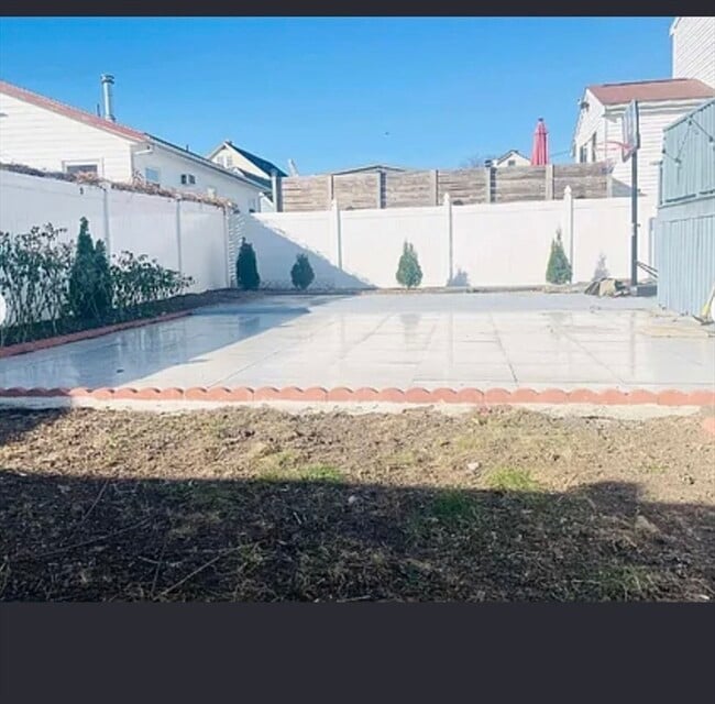 Building Photo - 17 Griswold St