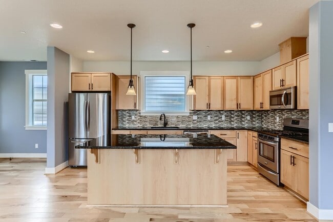 Building Photo - Elegant Orenco Home with Granite Kitchen, Fireplace & Private Greenspace