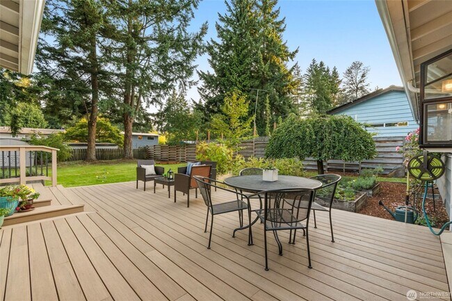 Building Photo - Classic Mid-Century Rambler with Modern Co...