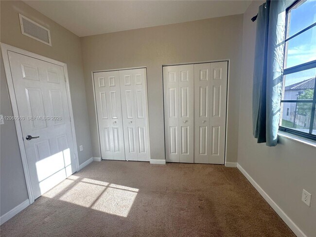 Building Photo - 11544 SW 151 Ave