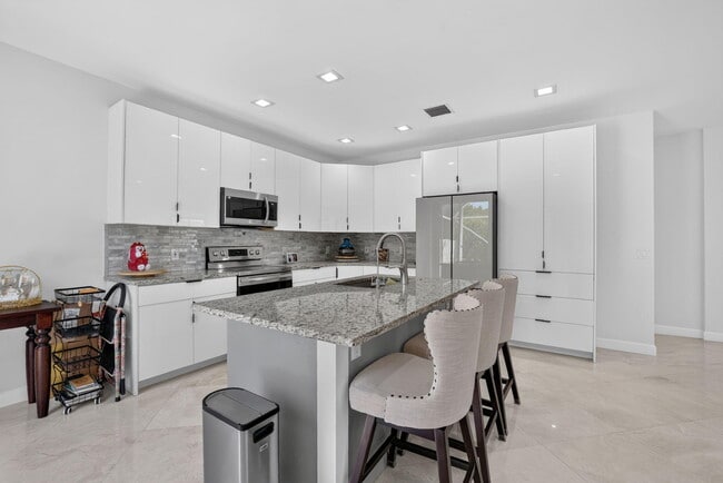 Building Photo - 5040 Heron Pl