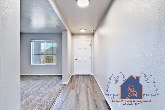 Building Photo - 3181 N Saratov Wy