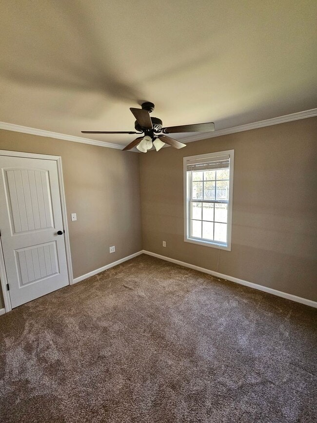 Building Photo - 3 Bedroom, 2 Bath home.