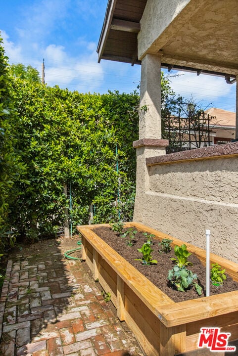 Building Photo - 123 Ellita Pl