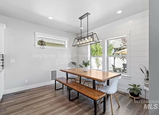 Building Photo - 8462 W Suttle Lake Dr