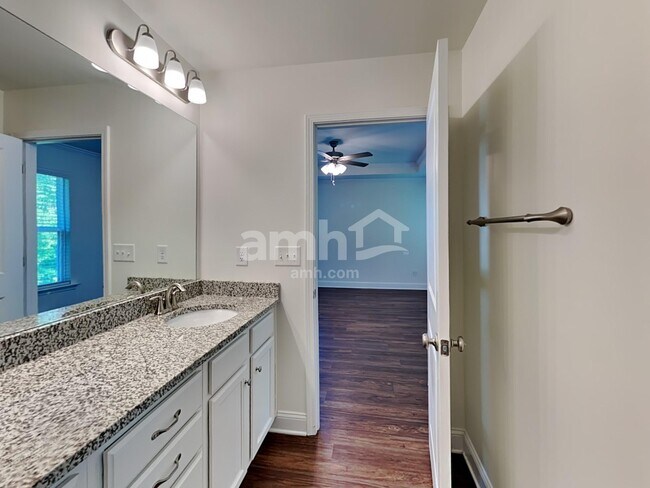 Building Photo - 510 Cash Cir