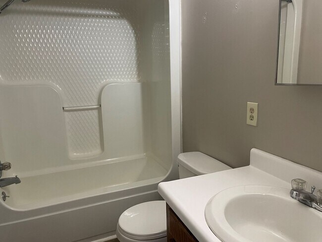 Building Photo - 121/123 Ivie